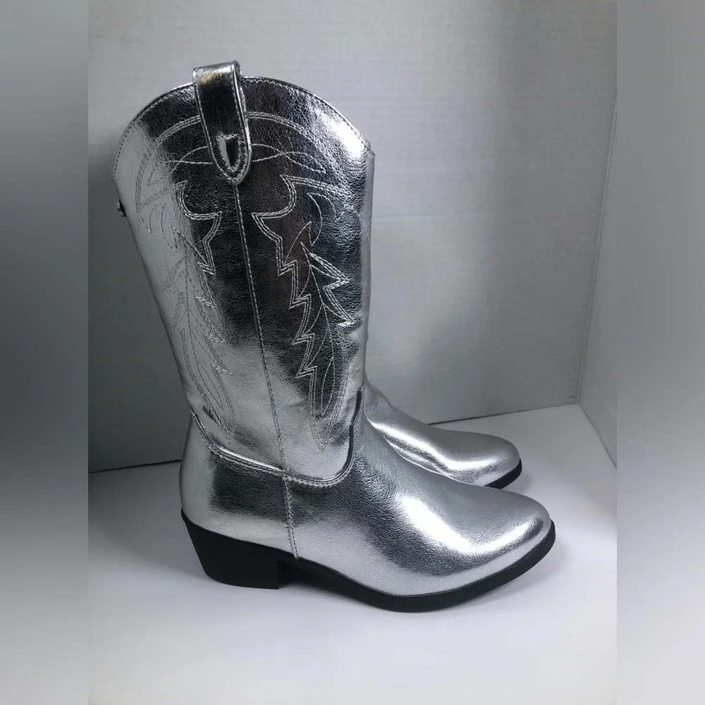 Steve Madden Silver Metallic Western Boots NWOT size 4